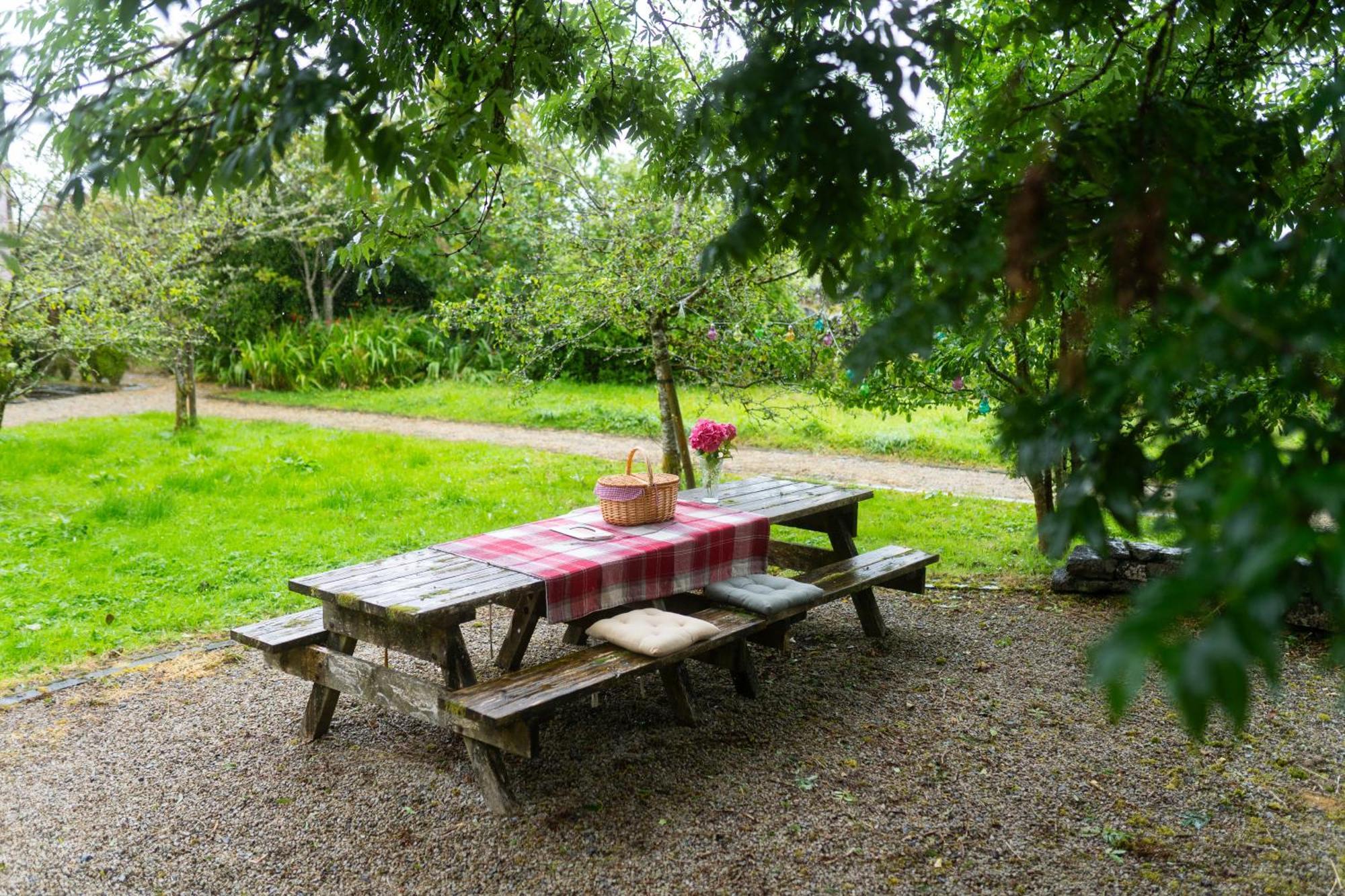 Burren Court Lodge Ballyvaughan Esterno foto