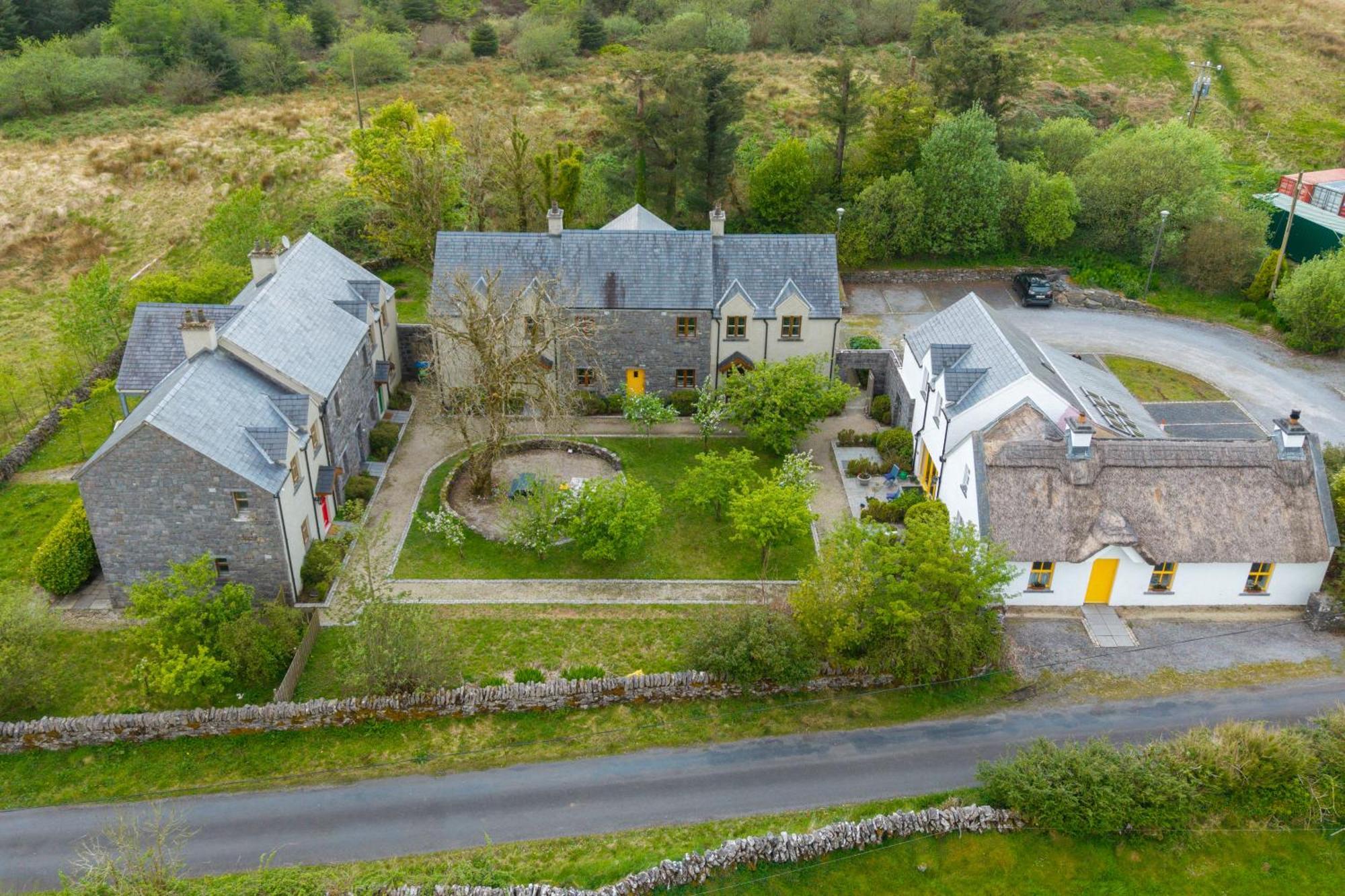 Burren Court Lodge Ballyvaughan Esterno foto