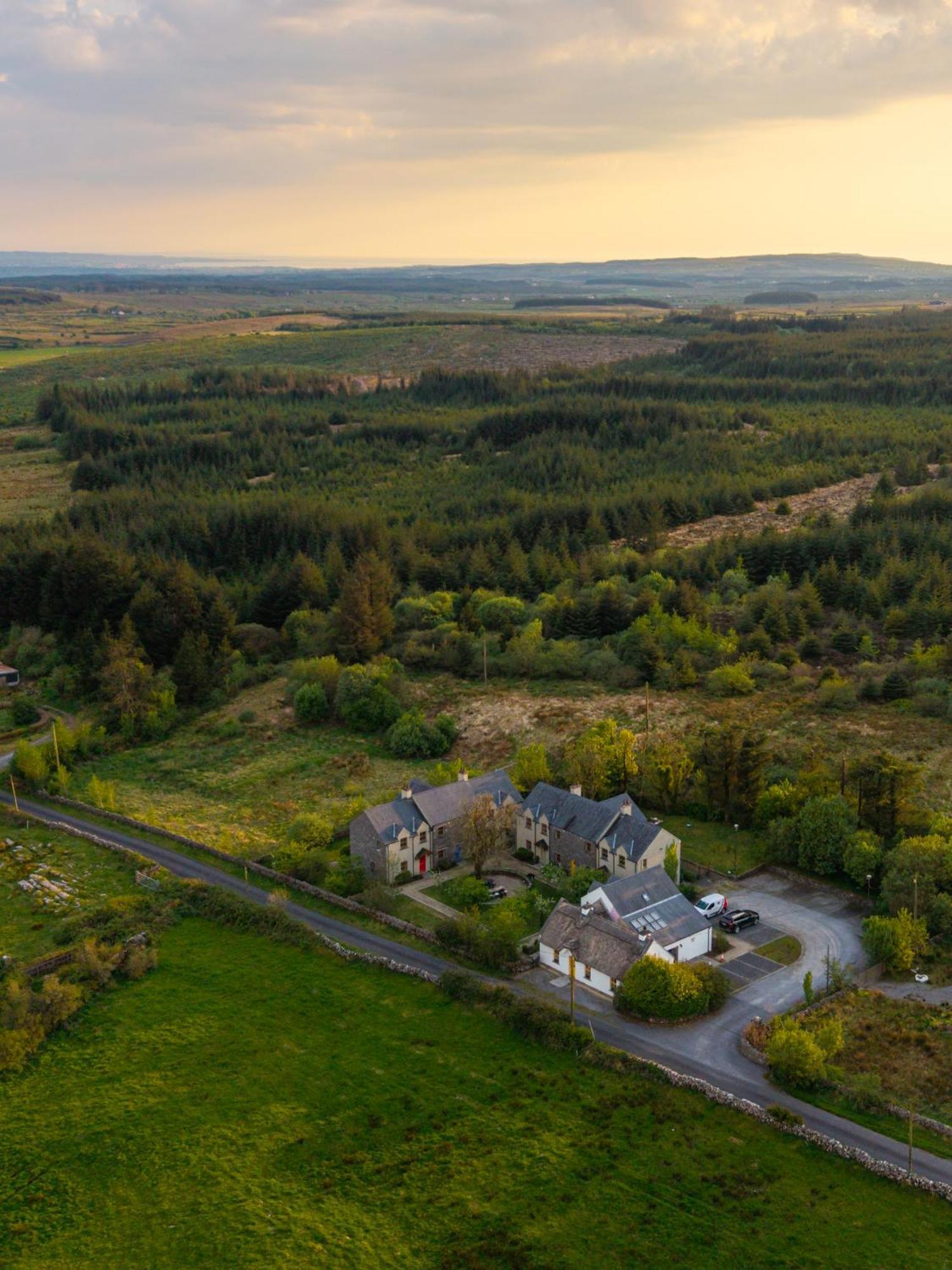 Burren Court Lodge Ballyvaughan Esterno foto
