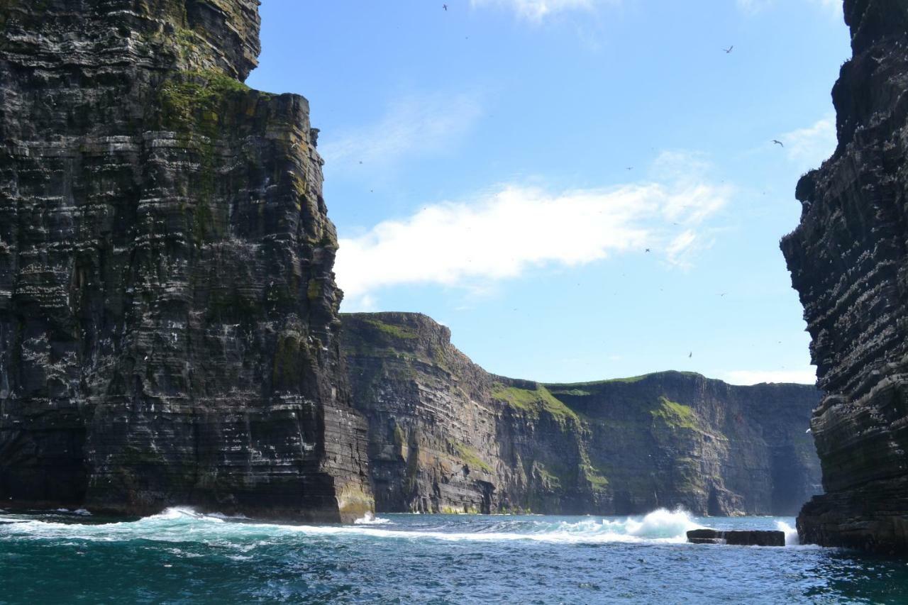 Burren Court Lodge Ballyvaughan Esterno foto